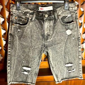 Levi’s Cropped Denim